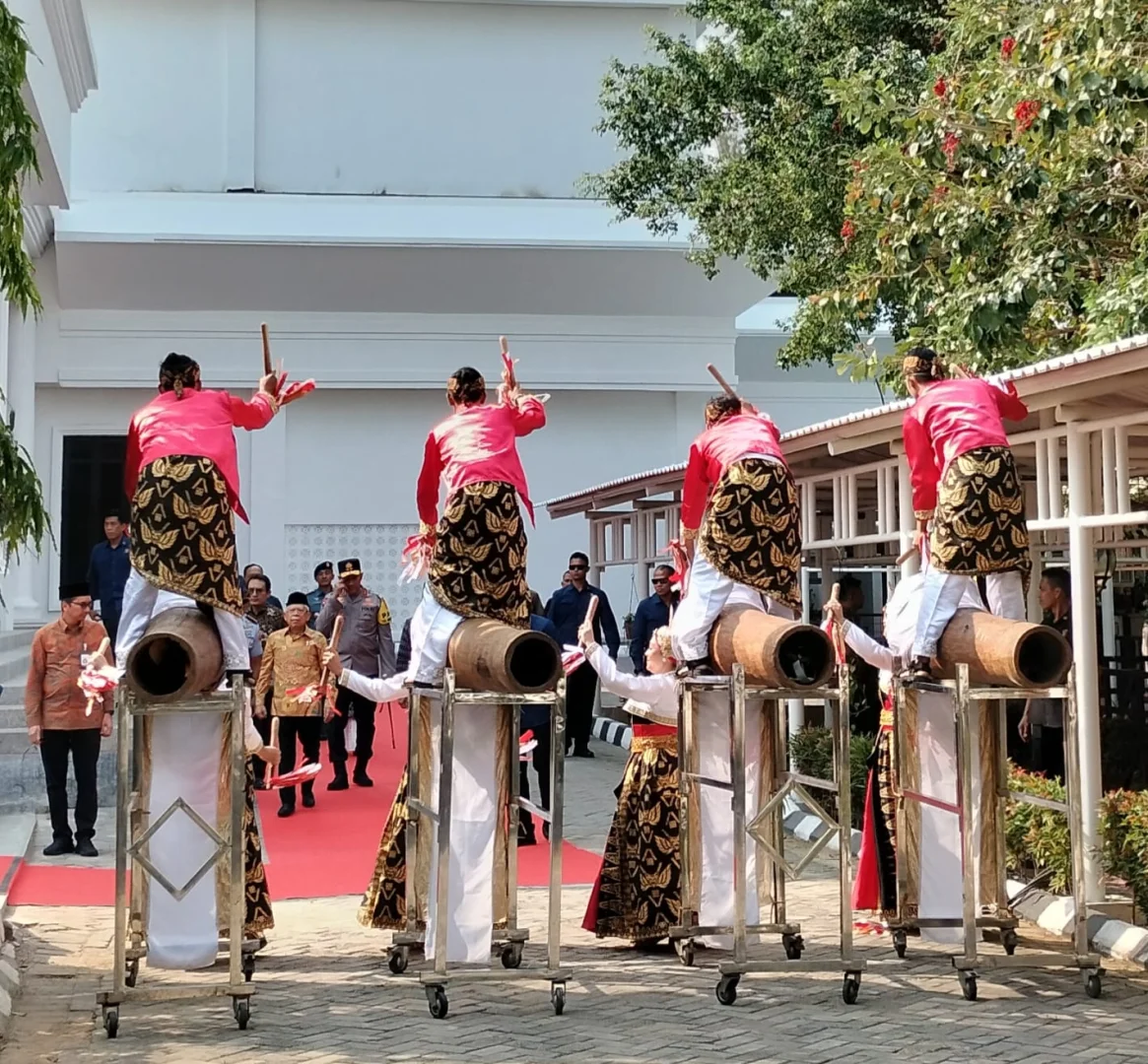 Foto Suasana meriah di Alun-Alun Kabupaten Serang saat acara pembukaan.